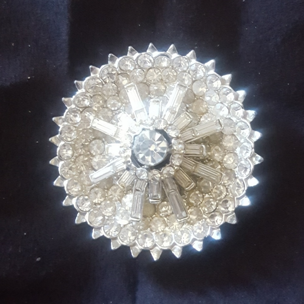 VINTAGE CRYSTAL BROOCH